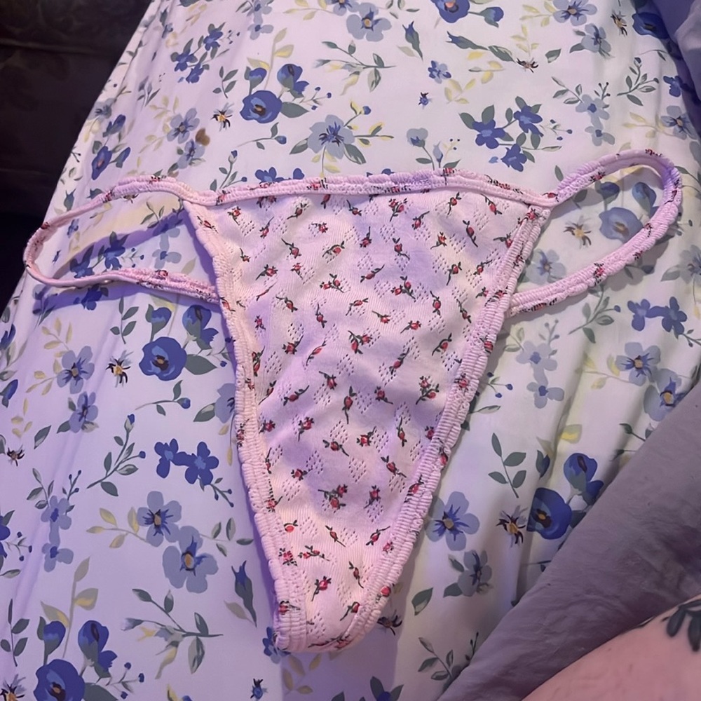 Pink v string thong panty size M. Pink and floral print